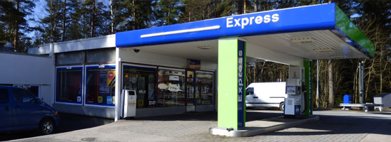 Varaosa ja tarvikemyymälän lisäksi tiloissamme on TI-pesuhalli ja huoltokorjaamo - Tesoman autotarvike Varaosa ja tarvikemyymälän lisäksi tiloissamme on TI-pesuhalli ja huoltokorjaamo - Tesoman autotarvike